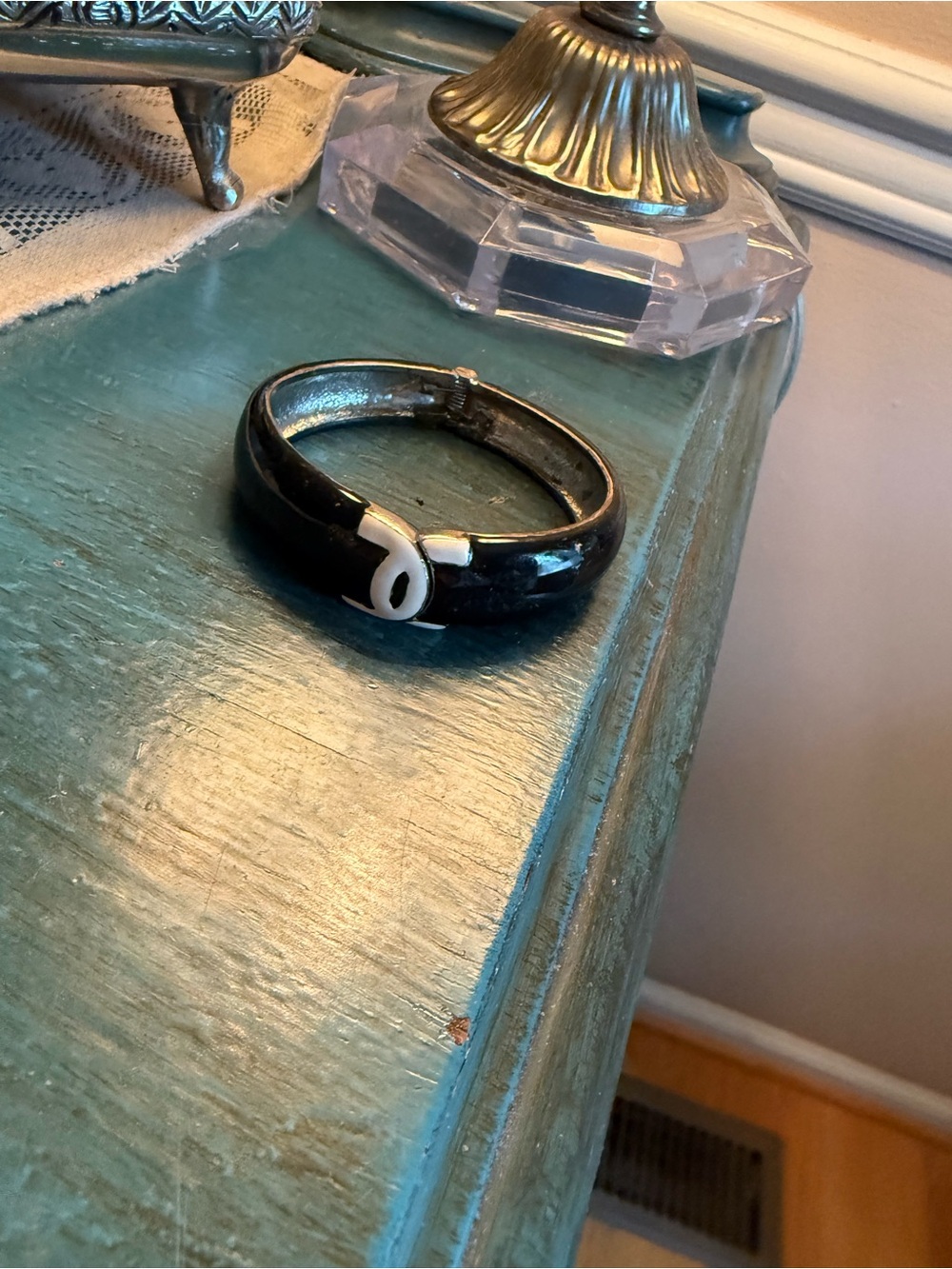 Women’s vintage bangle